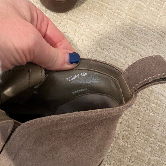 Dolce Vita Womens 6.5 Tessey Suede Ankle Bootie Tan Boot Slip On Career - Picture 5 of 7